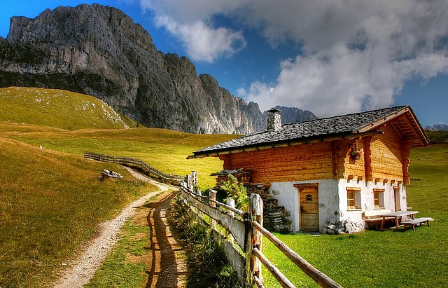 dřevěný dům v horách